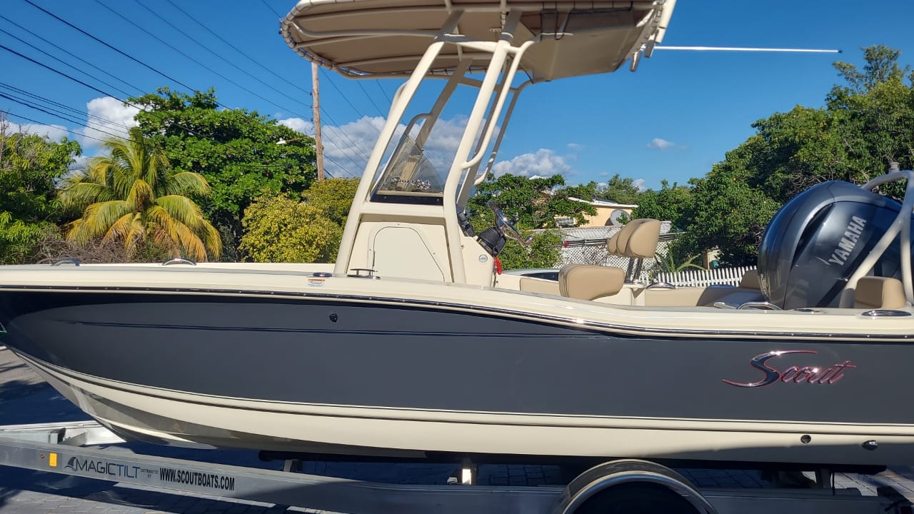 Scout 195 Sportfish center console boat