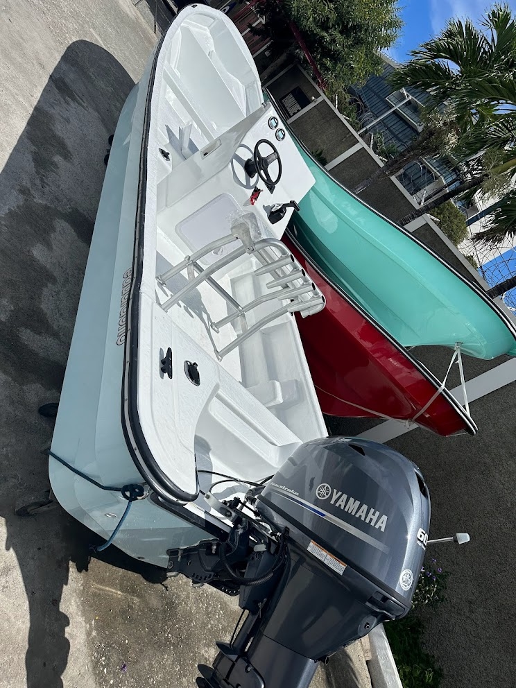 Centre console with Yamaha outboard